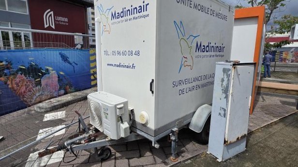 Madininair mesure la qualité de l’air au cœur du village d’arrivée de la Transat Café L’OR